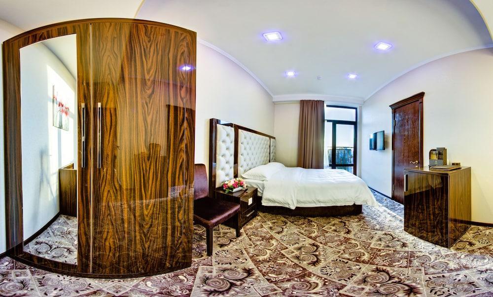 Plaza Hotel Biskek Kültér fotó