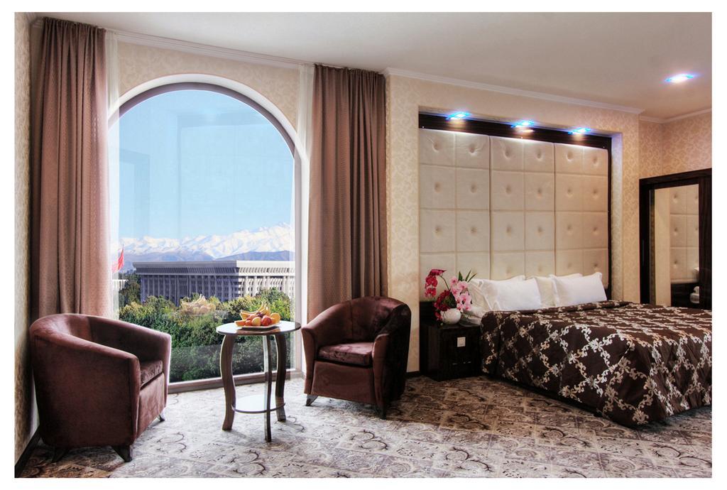 Plaza Hotel Biskek Kültér fotó