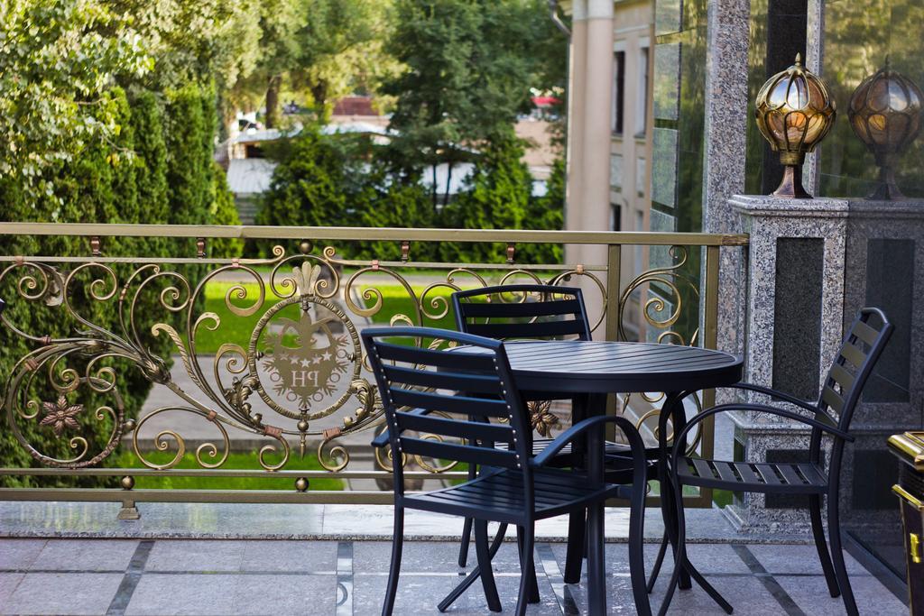 Plaza Hotel Biskek Kültér fotó