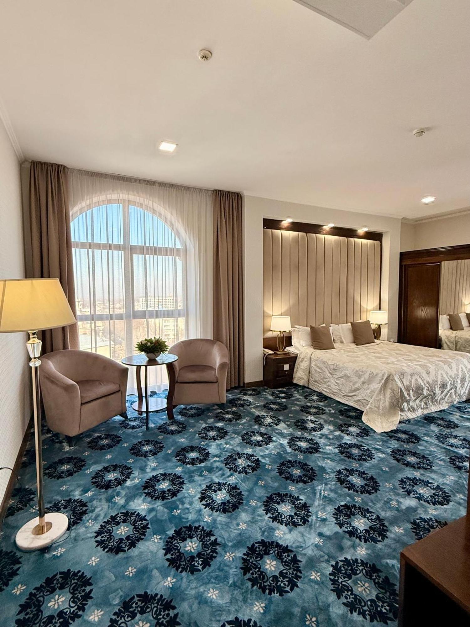 Plaza Hotel Biskek Kültér fotó