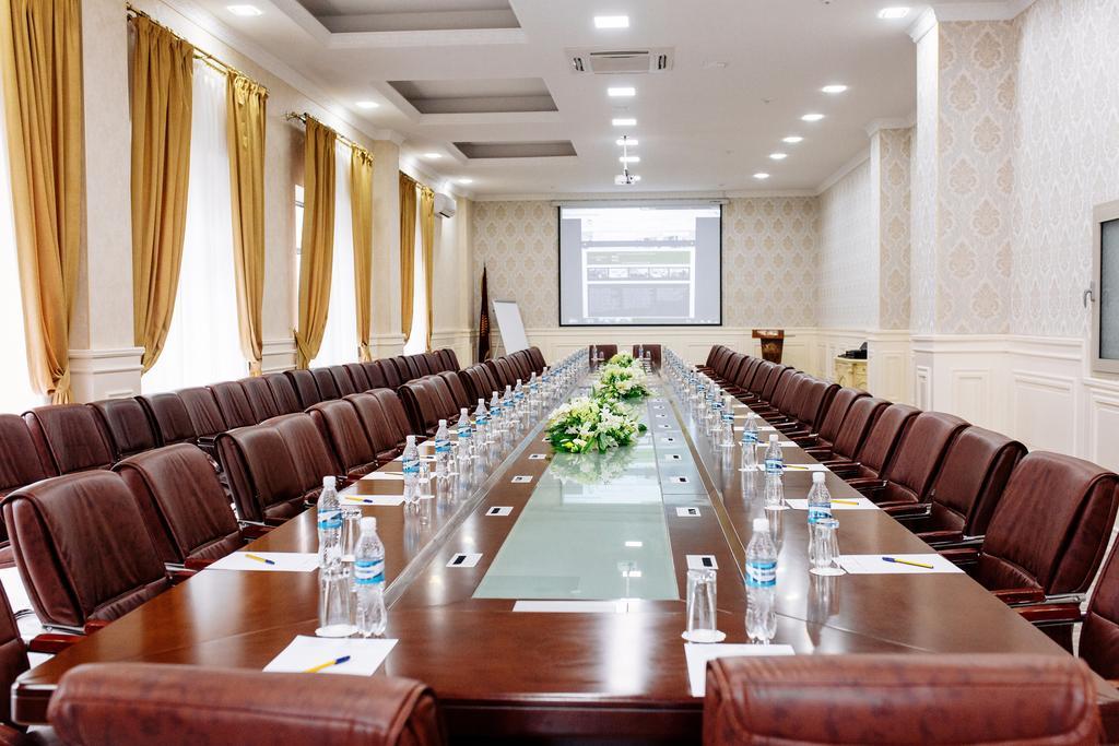 Plaza Hotel Biskek Kültér fotó