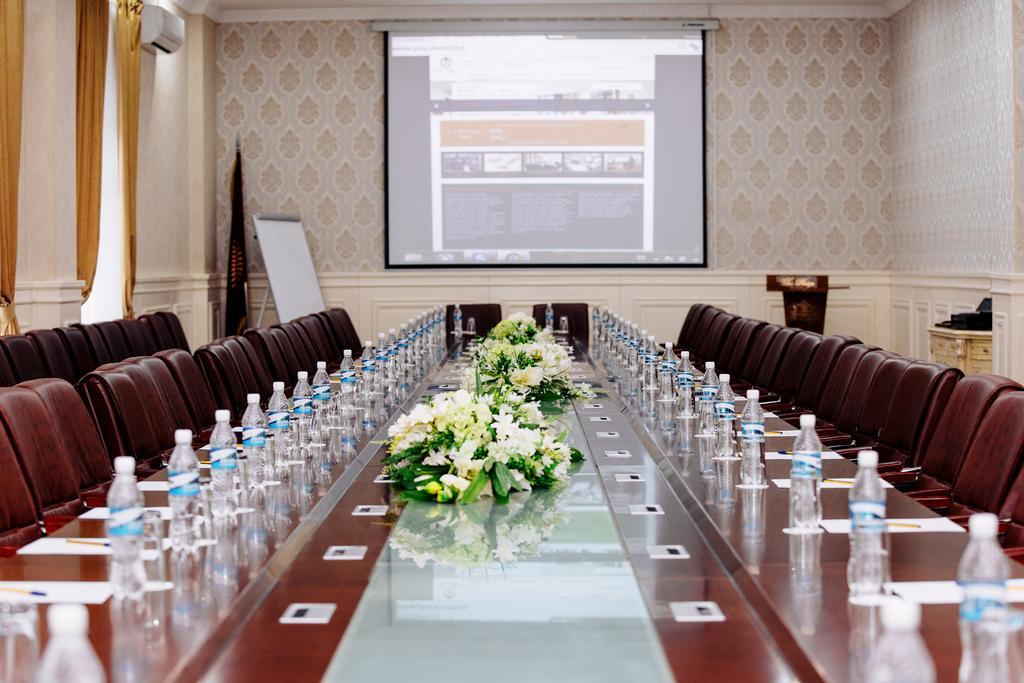 Plaza Hotel Biskek Kültér fotó