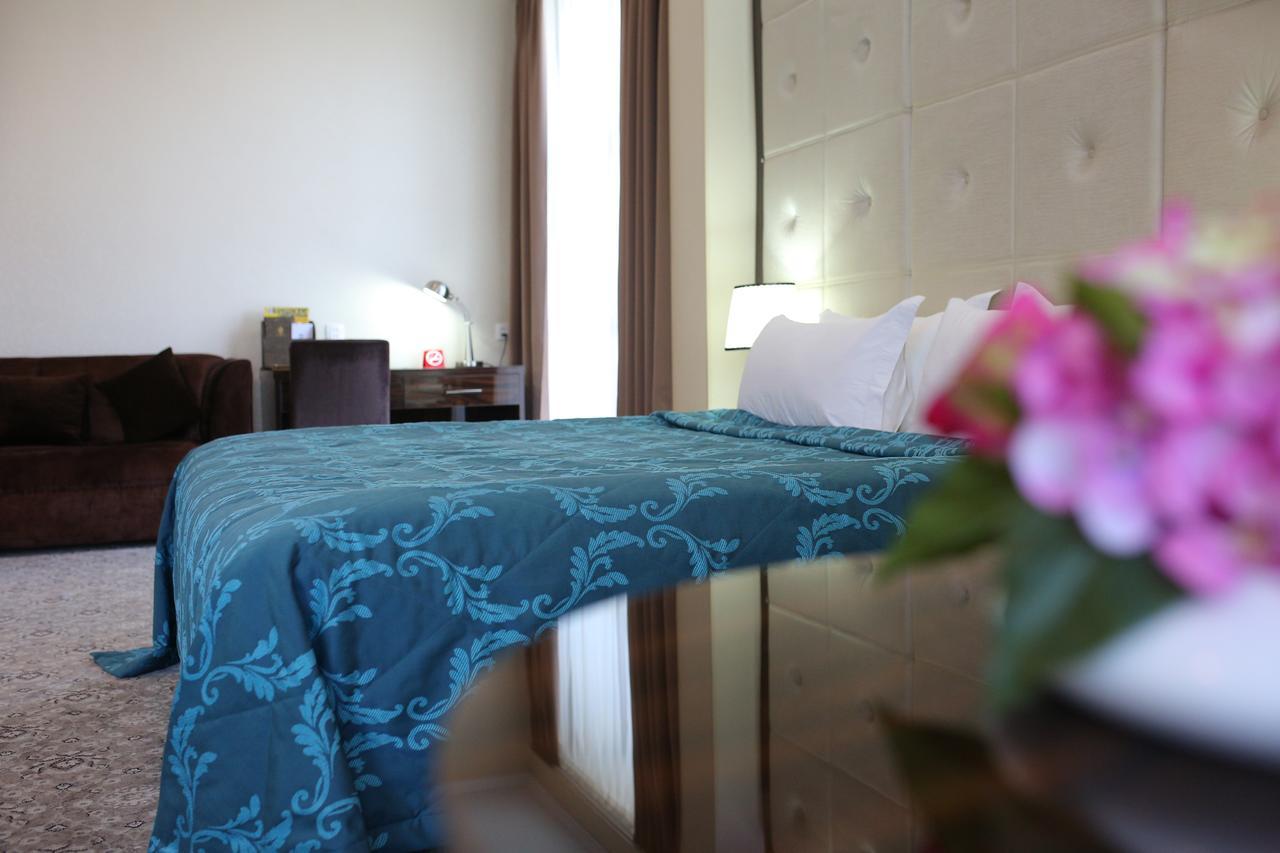 Plaza Hotel Biskek Kültér fotó