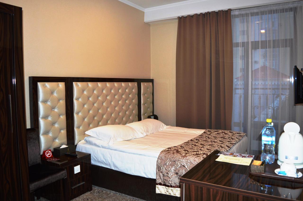 Plaza Hotel Biskek Kültér fotó